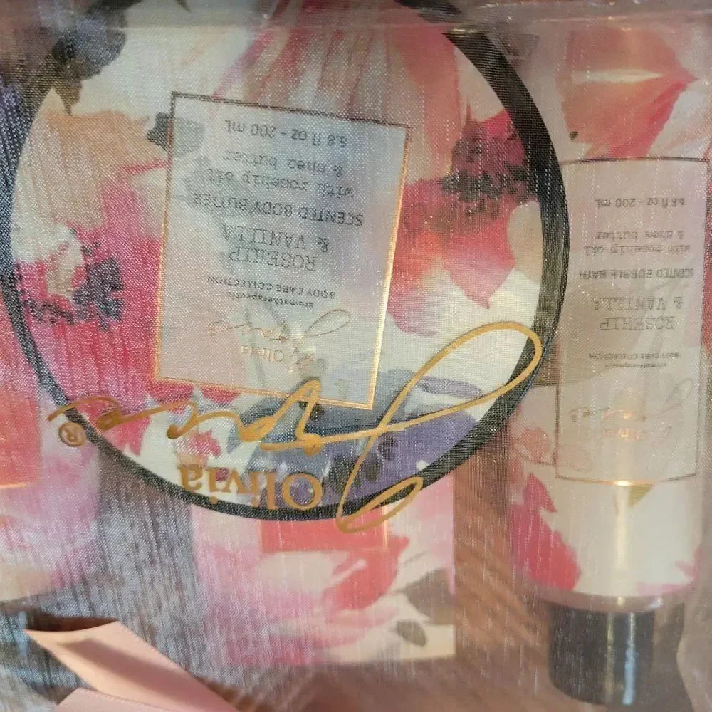 OIL INFUSED A4 ROSEHIP VANILLA PICIECE BATH SET